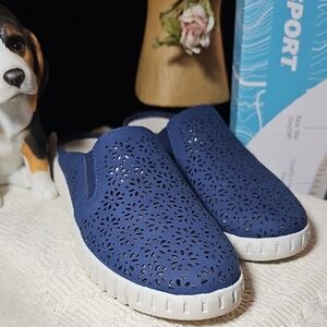 Blue JSport Easy Slip-On Shoes with White Soles Size Ladies 7 Floral Mule